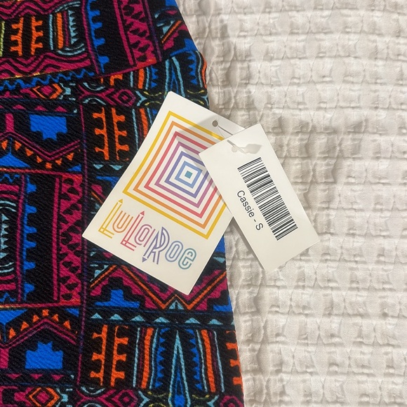 LuLaRoe Women’s Cassie Pencil Skirt/Size:S /Color: Multi-Geometric Pattern (NWT) - Picture 2 of 7